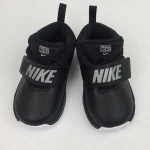 Nike Team Hustle D8 Sneaker sz 7 & 8 child